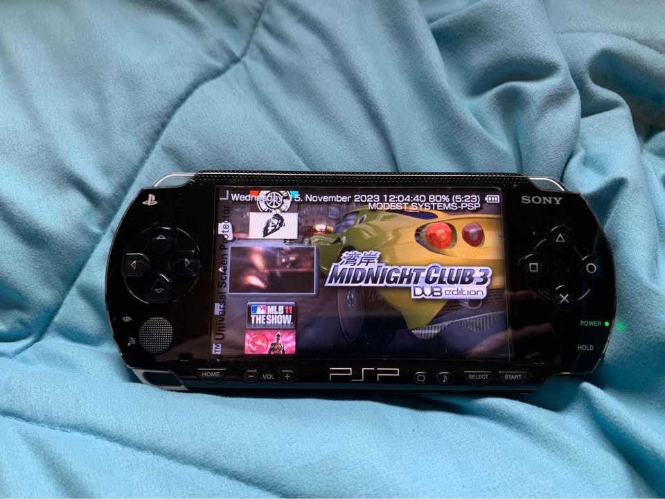 Modded PSP 128GB with Charge/Transfer Cable 100+ PSP Games - Retro Modd