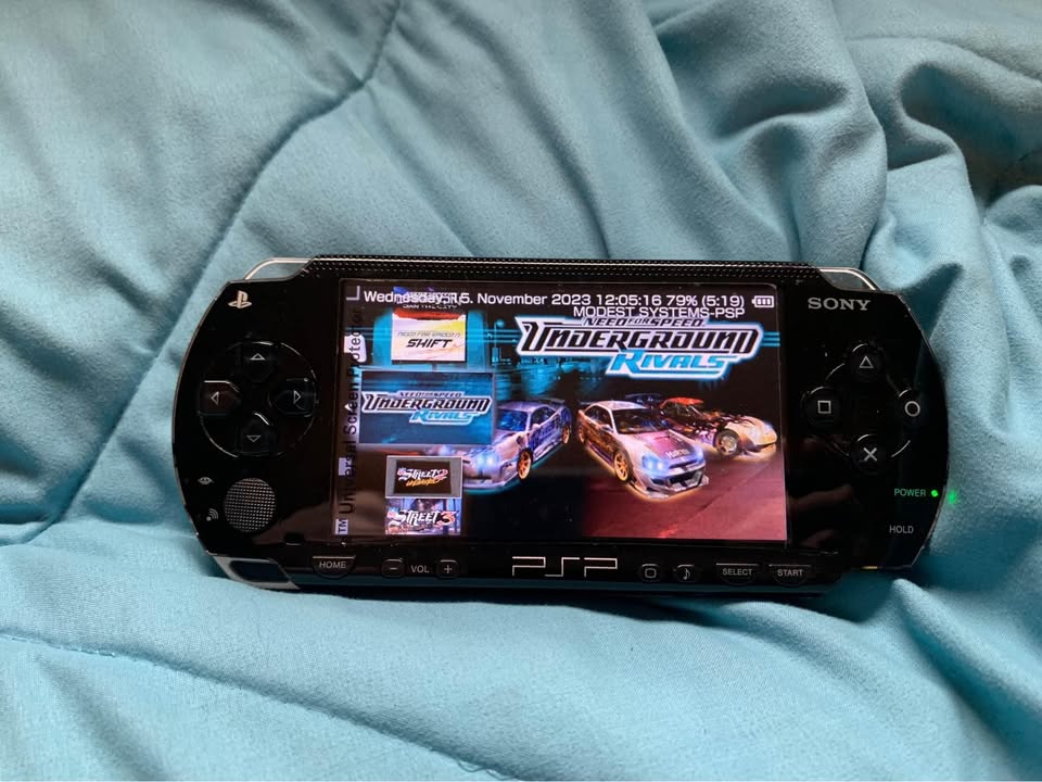 Modded PSP 128GB with Charge/Transfer Cable 100+ PSP Games - Retro Modd